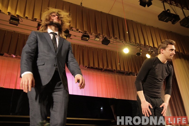 «Няма розніцы, для каго граць». Лешэк Можджар выйшаў басанож, а Кірыл Кедук зрабіў заўвагу слухачам