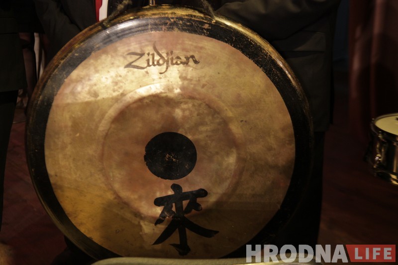 «Няма розніцы, для каго граць». Лешэк Можджар выйшаў басанож, а Кірыл Кедук зрабіў заўвагу слухачам