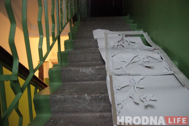 Глядзіце, як гродзенцы размалявалі звычайны пад'езд у хрушчоўцы. І на гэтым не спыняюцца! Глядзіце, як гродзенцы размалявалі звычайны пад'езд у хрушчоўцы. І на гэтым не спыняюцца!