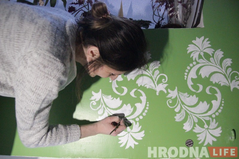 Глядзіце, як гродзенцы размалявалі звычайны пад'езд у хрушчоўцы. І на гэтым не спыняюцца!