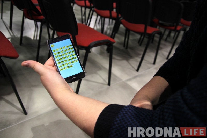 Як спінэр, гарбата і лыжы дапамагаюць у фізіцы. Настаўнік распрацаваў гульню для смартфонаў