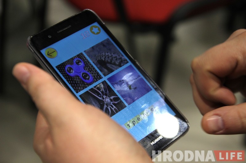 Як спінэр, гарбата і лыжы дапамагаюць у фізіцы. Настаўнік распрацаваў гульню для смартфонаў