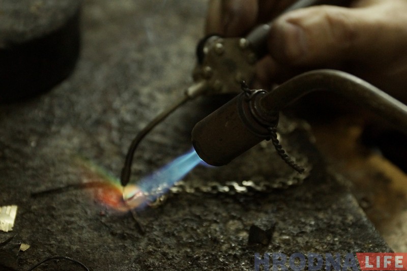 “І напісаць верш, і адрамантаваць ланцужок – паэзія”. Гродзенскі ювелір пра творчасць, працу і сапраўдныя каштоўнасці