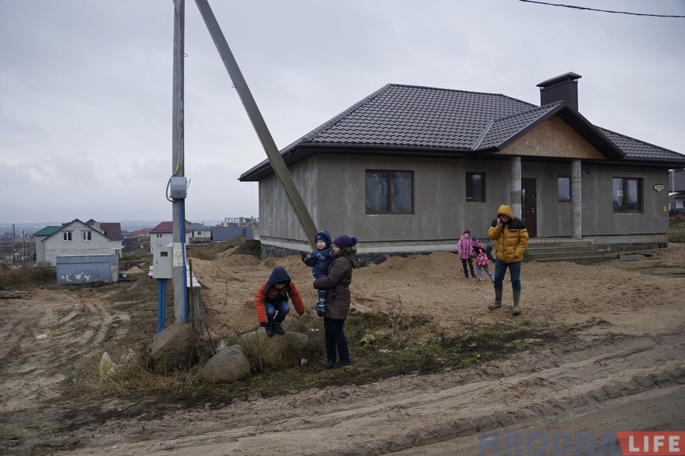 Полная Заболоть! Денег на дороги в Гродно нет и не будет. Жители говорят, что это нарушение указа президента
