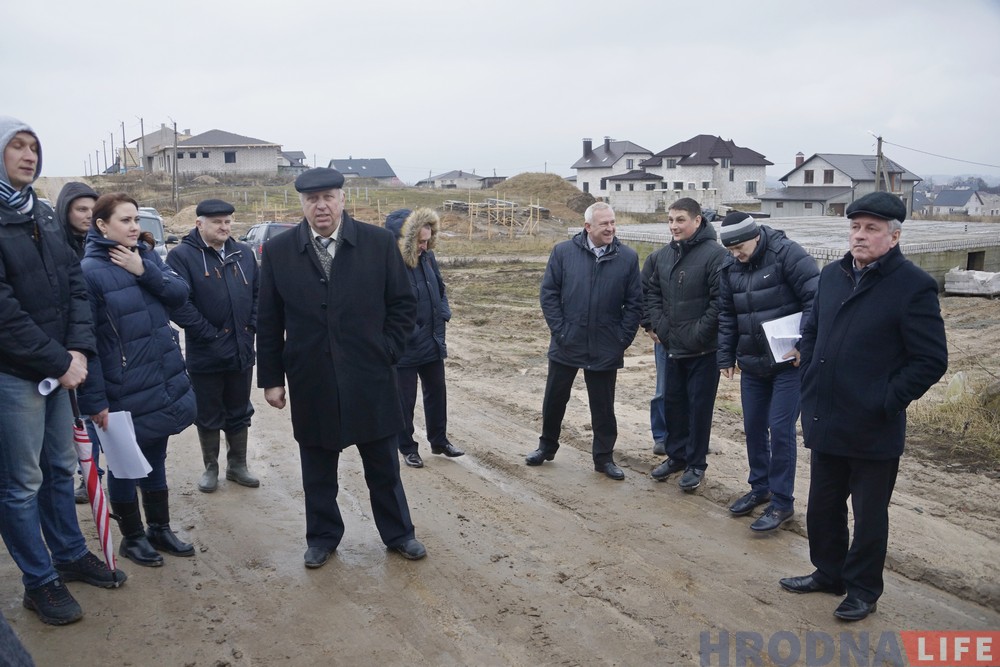 Полная Заболоть! Денег на дороги в Гродно нет и не будет. Жители говорят, что это нарушение указа президента