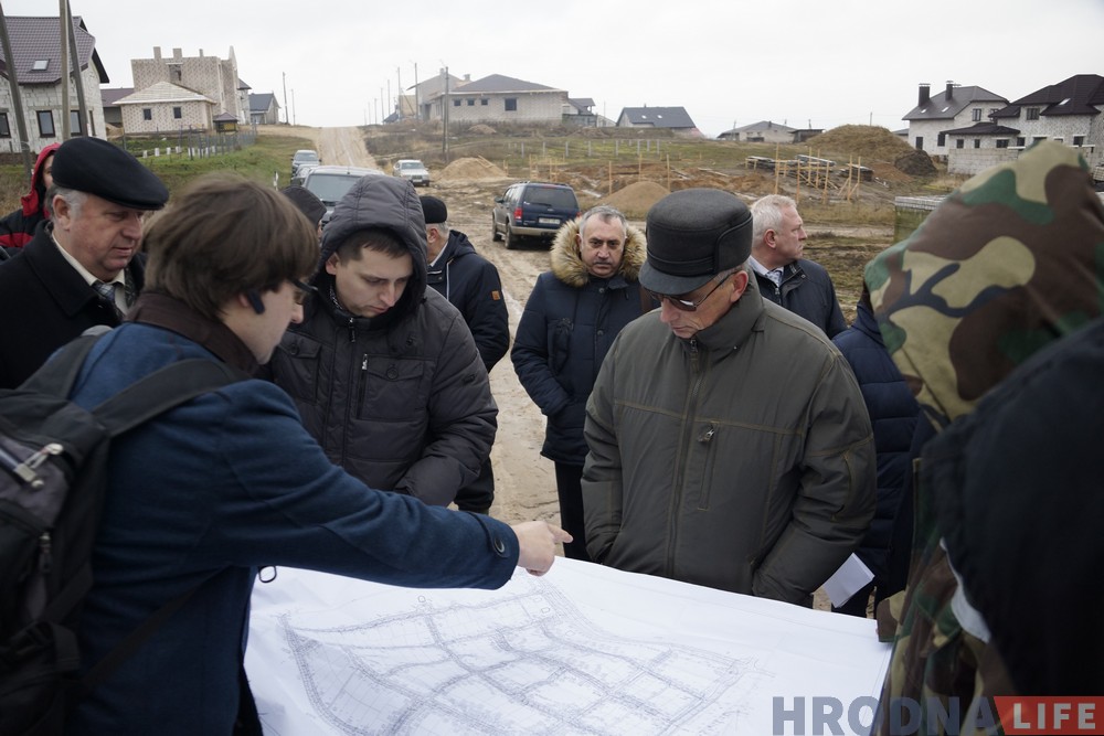 Полная Заболоть! Денег на дороги в Гродно нет и не будет. Жители говорят, что это нарушение указа президента