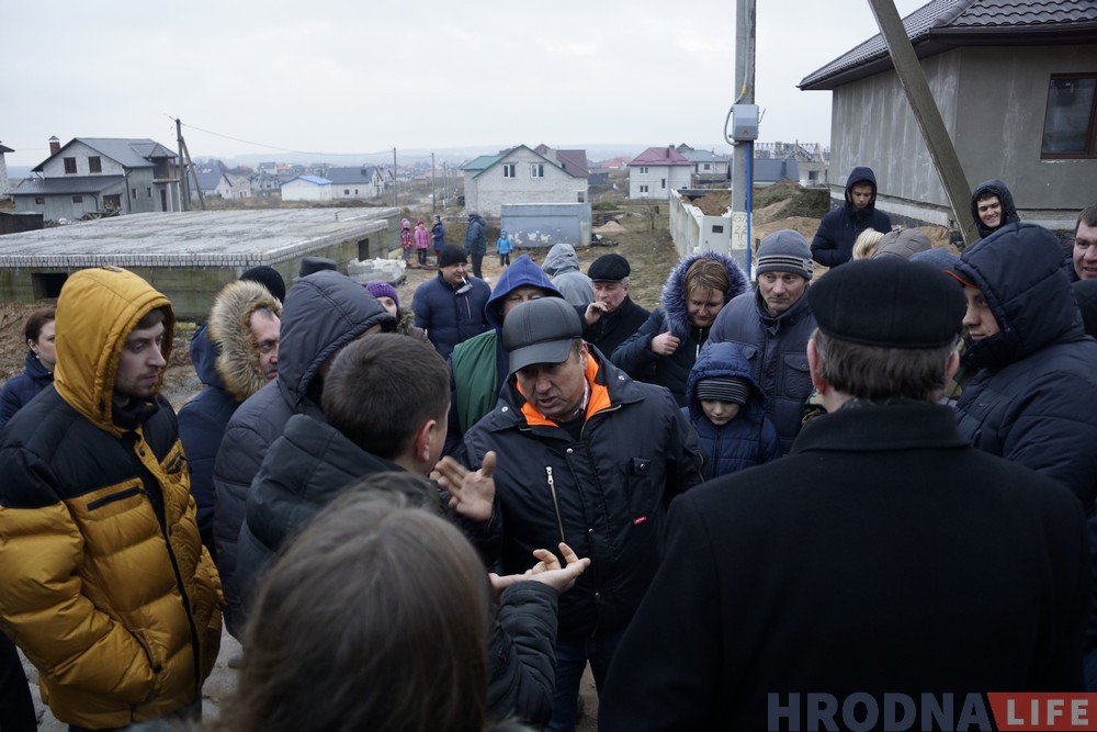 Полная Заболоть! Денег на дороги в Гродно нет и не будет. Жители говорят, что это нарушение указа президента