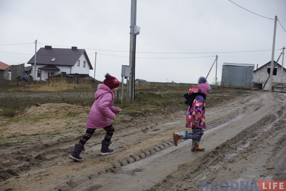 Полная Заболоть! Денег на дороги в Гродно нет и не будет. Жители говорят, что это нарушение указа президента