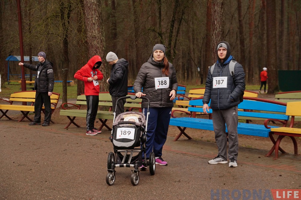 Бягом у Новы год. Чэмпіён, прыгажуня і 260 цвярозых гродзенцаў пачалі год з прабежкі