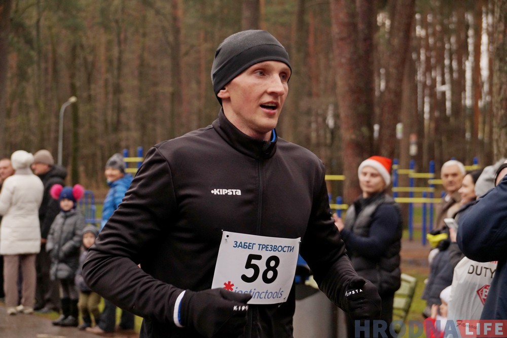 Бягом у Новы год. Чэмпіён, прыгажуня і 260 цвярозых гродзенцаў пачалі год з прабежкі