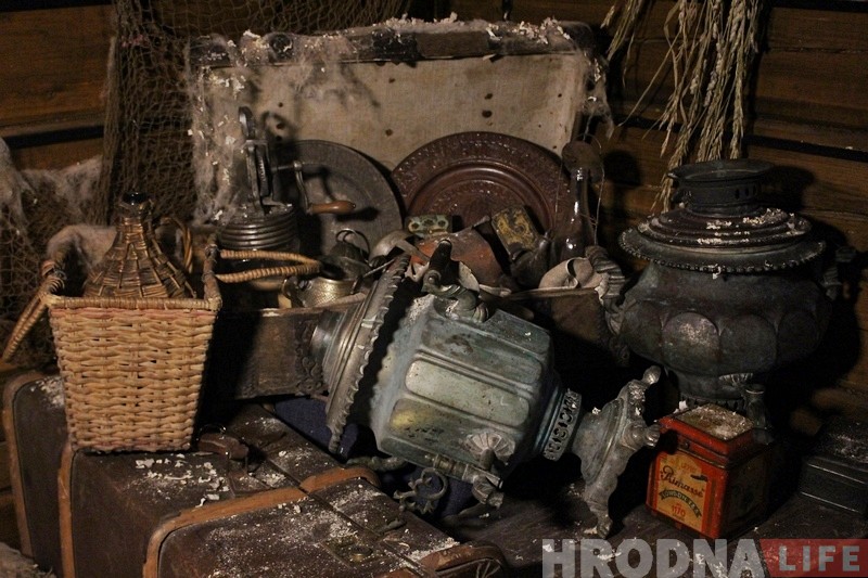 Ад посуду да старых фота: у Музеі Гарадніцы ўзнавілі інтэр'ер тыповага даваеннага гарышча