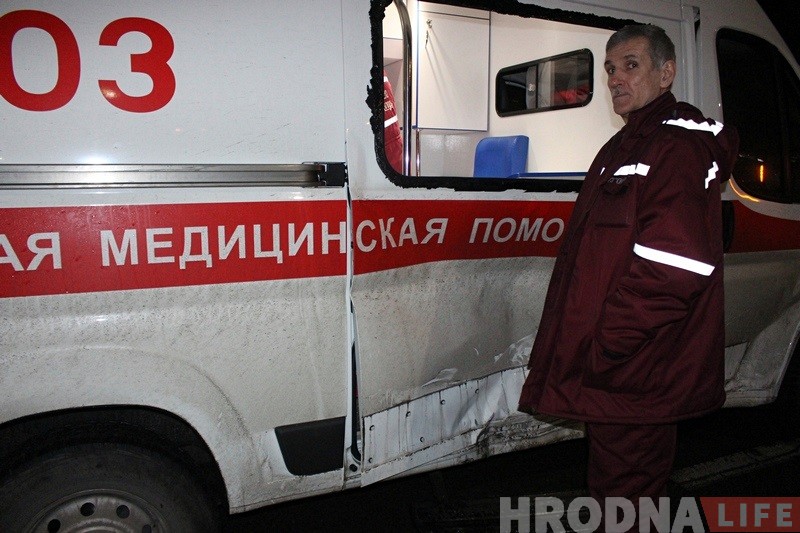 На скрыжаванні каля ДАІ адбылося ДТЗ з удзелам машыны хуткай дапамогі На скрыжаванні каля ДАІ адбылося ДТЗ з удзелам машыны хуткай дапамогі