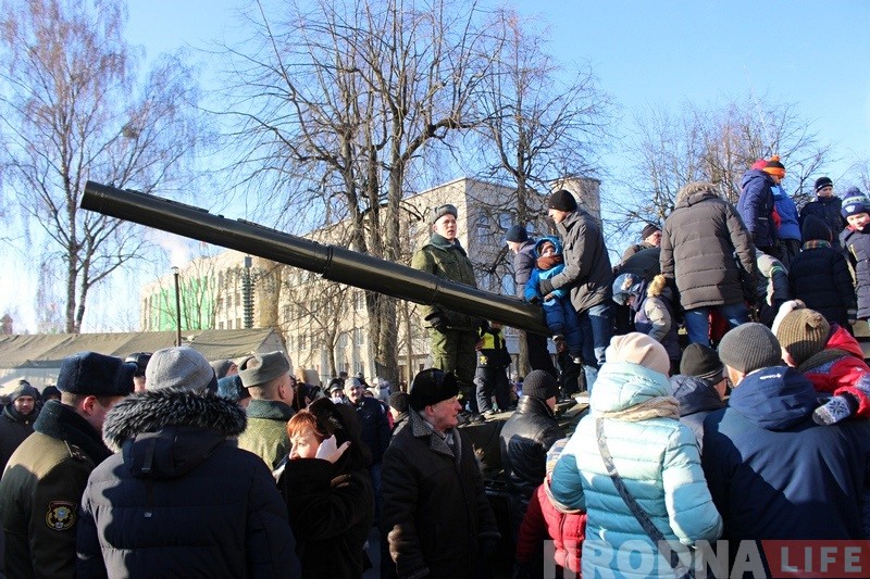 У Гродне з размахам адзначаюць 100-годдзе Узброеных сіл У Гродне з размахам адзначаюць 100-годдзе Узброеных сіл