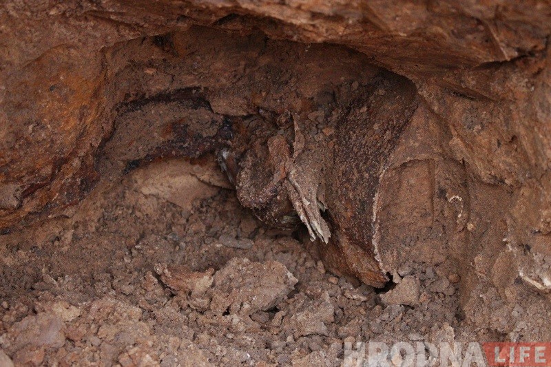 На будпляцоўцы «Трыніці» працуюць пашукавікі. Знайшлі яшчэ штык-нож, медальён і гадзіннік