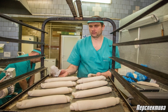 Як мужчыны ў Верцялішках пякуць хлеб