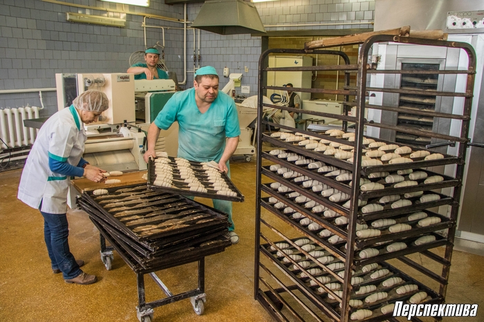 Як мужчыны ў Верцялішках пякуць хлеб