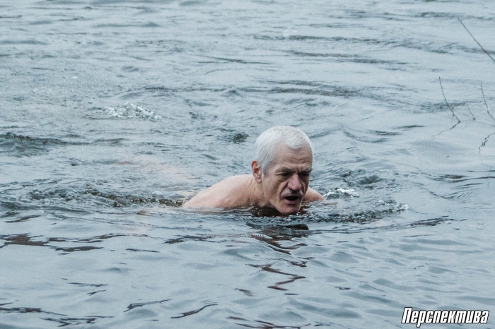 Сантэхнік на пенсіі: плавае кожны дзень зімой у Нёмане