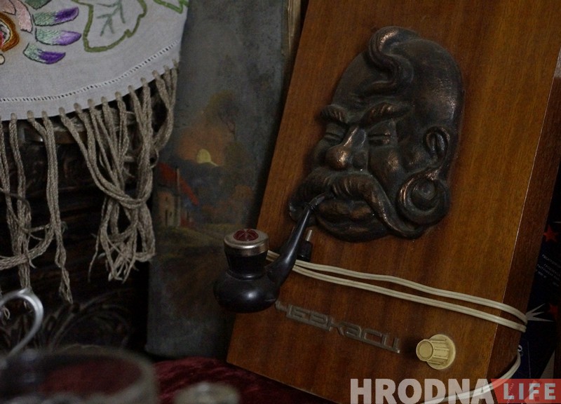 “Навошта цыгарэты, каб не кава?” Пра шкодныя радасці жыцця раскажа выстава ў музеі Паруліса