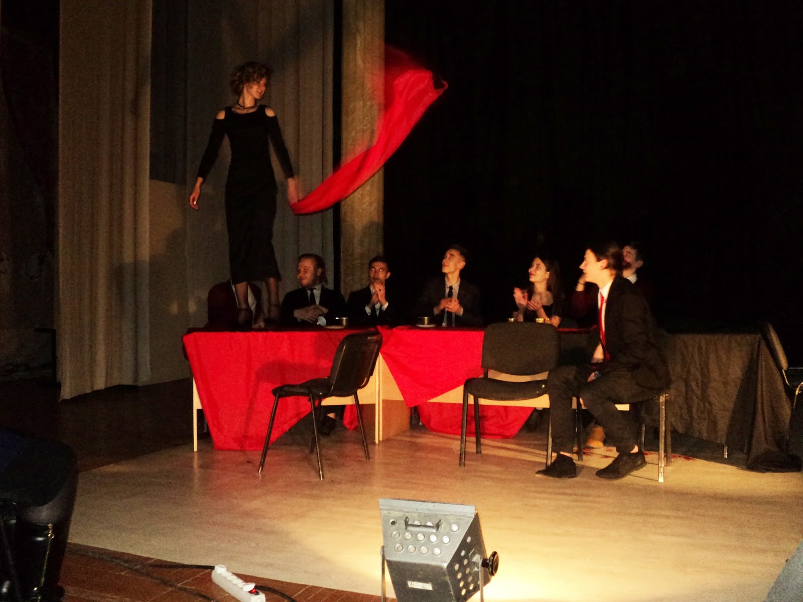 Физики разыграли маленькие трагедии