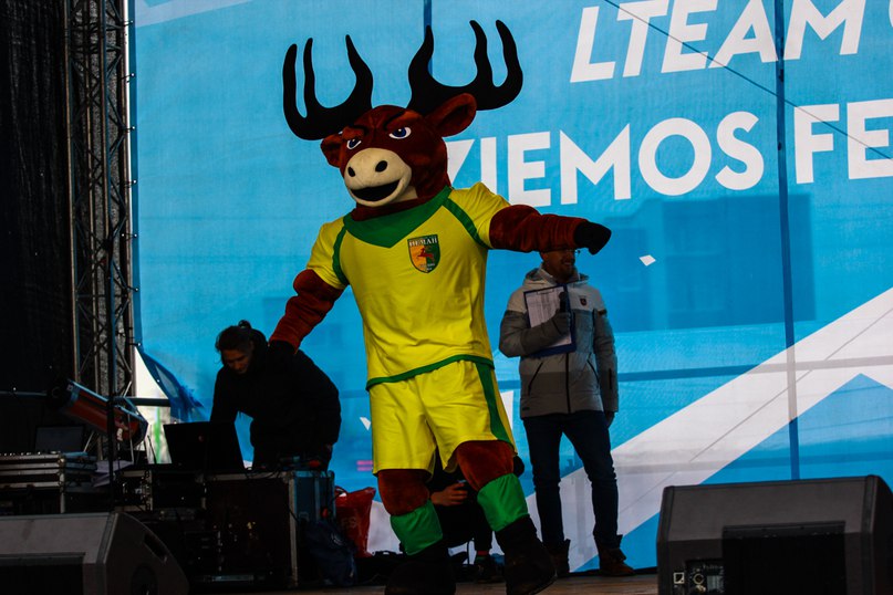 Талісман гродзенскага "Нёмана" Губі выступіў на літоўскім фестывалі: вясёлыя фоты