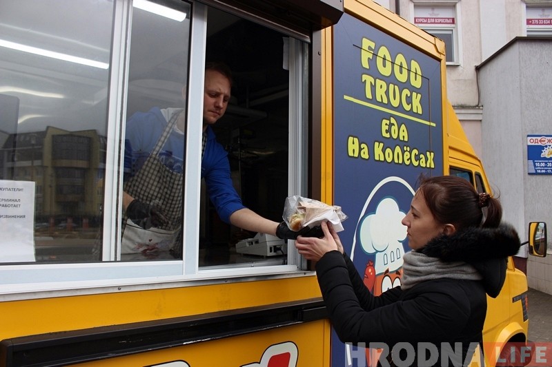 Бізнес у фургоне: гродзенцы запусцілі першы ў горадзе фуд-трак