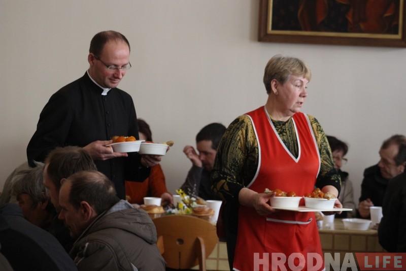Для бедных і бяздомных у Гродне зладзілі Велікодны абед Для бедных і бяздомных у Гродне зладзілі Велікодны абед