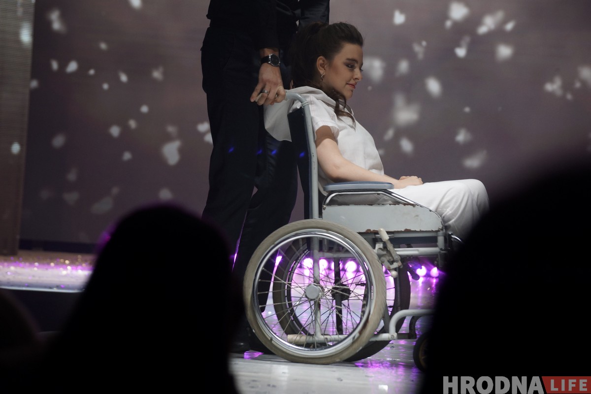 "Они испортят праздник" или "В этой одежде люди"? Модели с инвалидностью впервые в Беларуси приняли участие в модном шоу