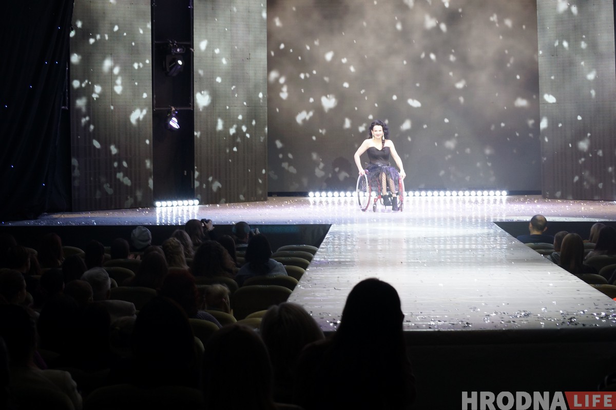 "Они испортят праздник" или "В этой одежде люди"? Модели с инвалидностью впервые в Беларуси приняли участие в модном шоу