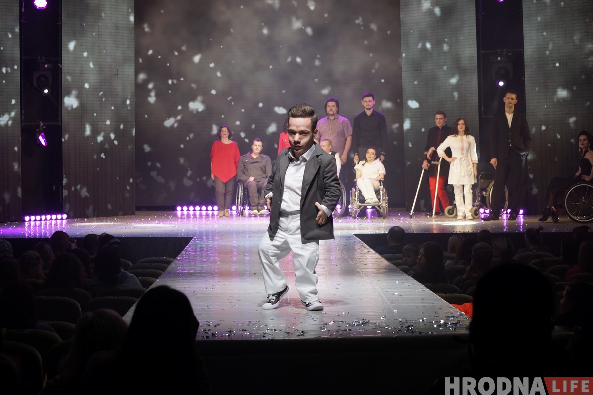 "Они испортят праздник" или "В этой одежде люди"? Модели с инвалидностью впервые в Беларуси приняли участие в модном шоу