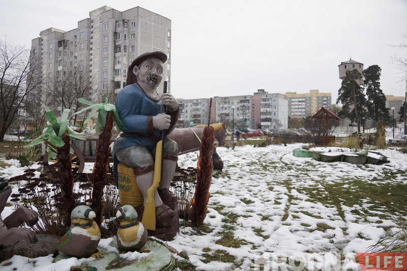 Постмадэрн сваімі рукамі. Як упрыгожваюць двары на раёнах у Гродне і не толькі