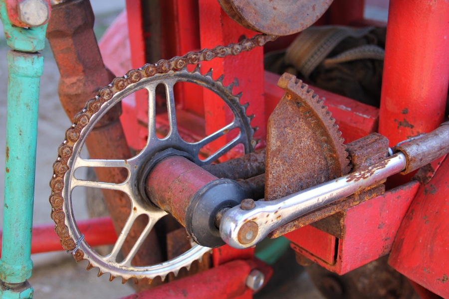 Пенсіянер з Ліды спалучыў «Запарожац», матацыкл і ровар. Глядзіце, што атрымалася