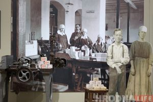 Made in Hrodna. Андрэй Вашкевіч прэзентаваў выставу пра знакамітую, але забытую гродзенскую прамысловасць