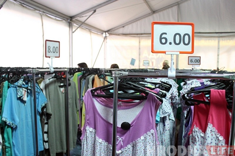 Ярмарка "КРЯК" открылась в Гродно: шубы, обувь, постельное - все дешево! А NaviBand бесплатно