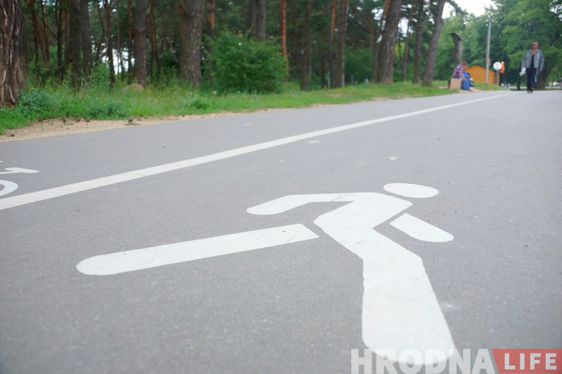 Веласцежка раздору. Пешаходы і раварысты не могуць падзяліць дарожкі ў Пышках