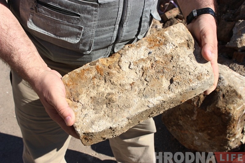 На Калючынскай будаўнікі натыкнуліся на падмуркі старога дома На Калючынскай будаўнікі натыкнуліся на падмуркі старога дома