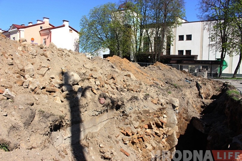 На Калючынскай будаўнікі натыкнуліся на падмуркі старога дома На Калючынскай будаўнікі натыкнуліся на падмуркі старога дома