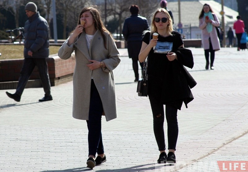 Прыйшла вясна: гродзенцы пачынаюць распранацца Прыйшла вясна: гродзенцы пачынаюць распранацца