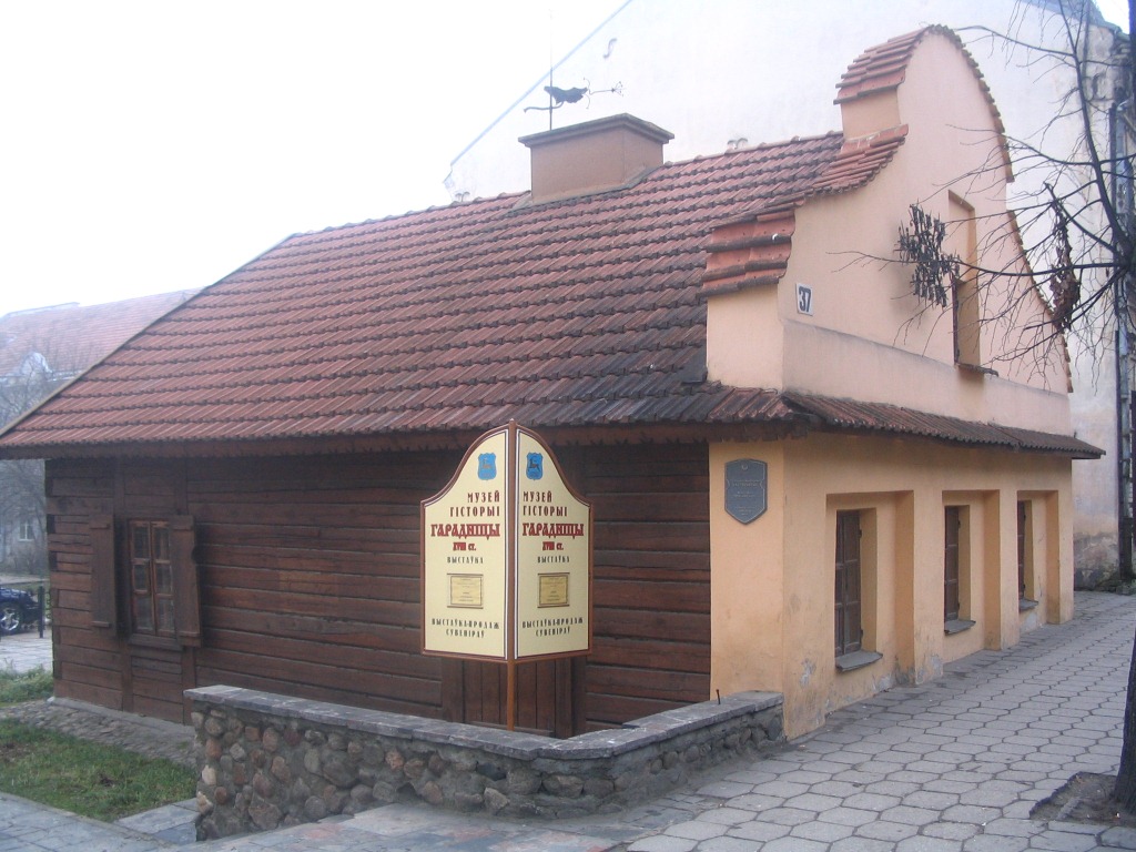 Як выглядалі дамкі майстроў на вуліцы Ажэшкі, якія знішчылі вялікія грошы Як выглядалі дамкі майстроў на вуліцы Ажэшкі, якія знішчылі вялікія грошы