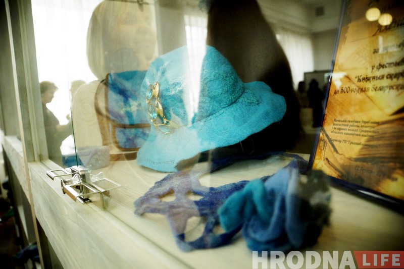 «Нават моль шануе мастацтва». Дызайнерка Алена Вітко паказала гродзенцам магію з воўны