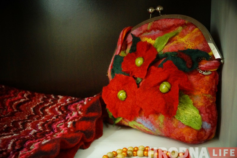 «Нават моль шануе мастацтва». Дызайнерка Алена Вітко паказала гродзенцам магію з воўны