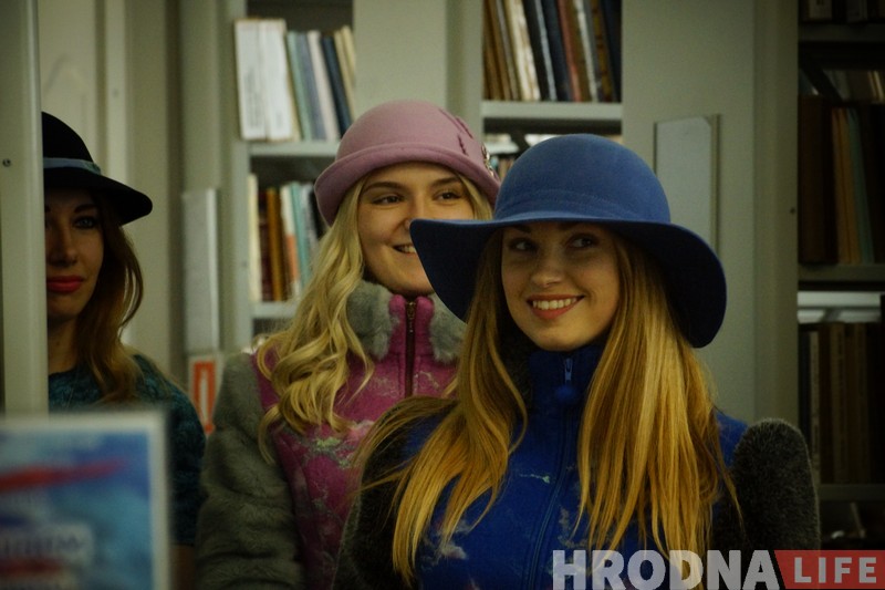 «Нават моль шануе мастацтва». Дызайнерка Алена Вітко паказала гродзенцам магію з воўны