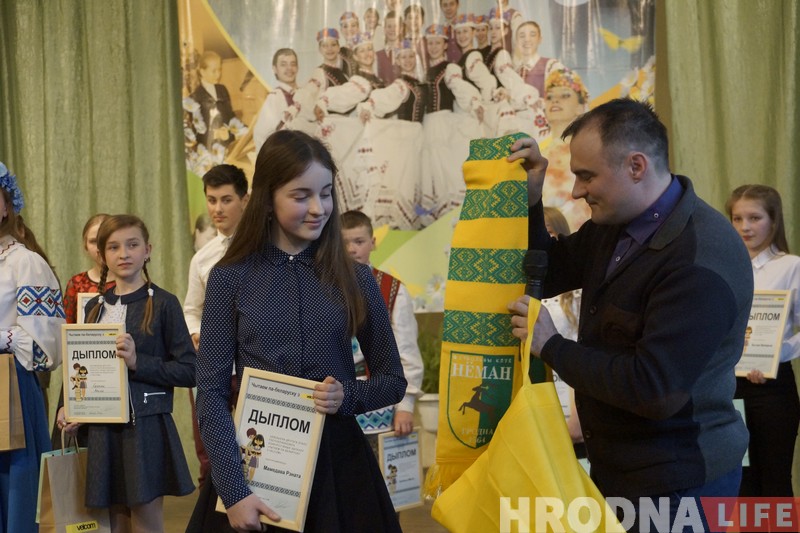 Пераможцы конкурса “Чытаем па-беларуску з velcom” давялі журы да слёз