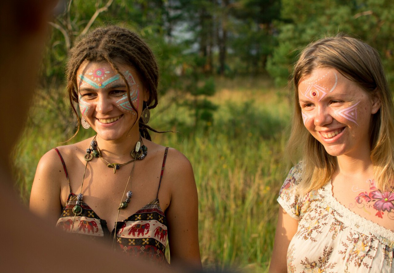 «Возім з сабой тарку для дранікаў». Беларуска з сябрам амаль год падарожнічаюць па свеце без запасу грошаў