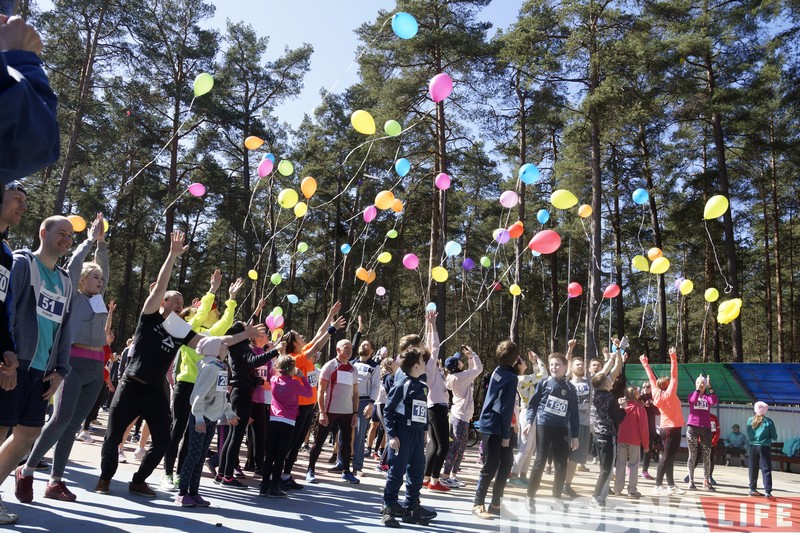 Масавы забег і шарыкі у небе. Як гродзенцы адзначылі Дзень здароўя (Фота)