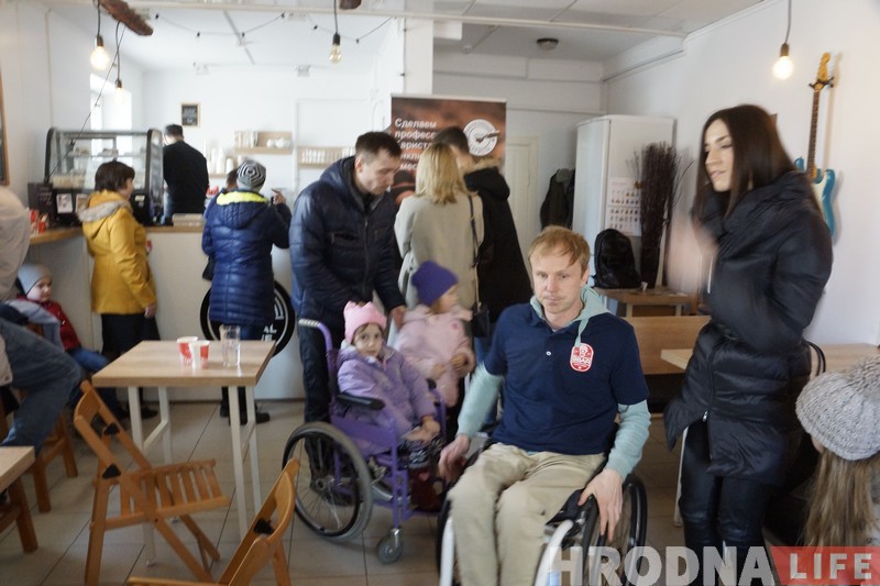 Барыста на інвалідным вазку? Лёгка! У Лідзе адбыўся першы выпуск школы інклюзіўнага барыста