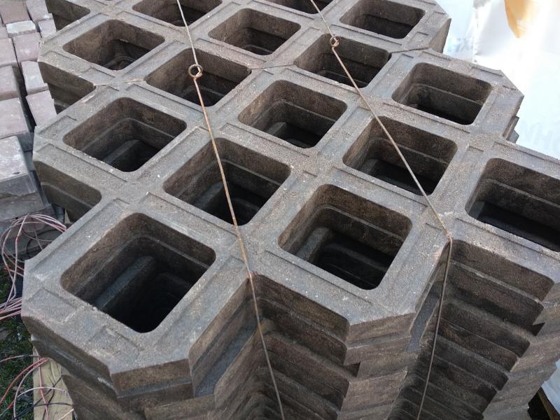 У Гродне ўсталёўваюць паркоўкі з поліэтыленавых пакетаў