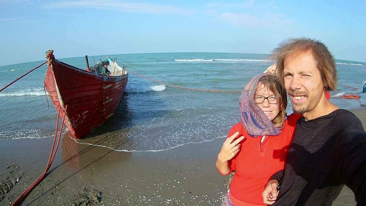 «Возім з сабой тарку для дранікаў». Беларуска з сябрам амаль год падарожнічаюць па свеце без запасу грошаў