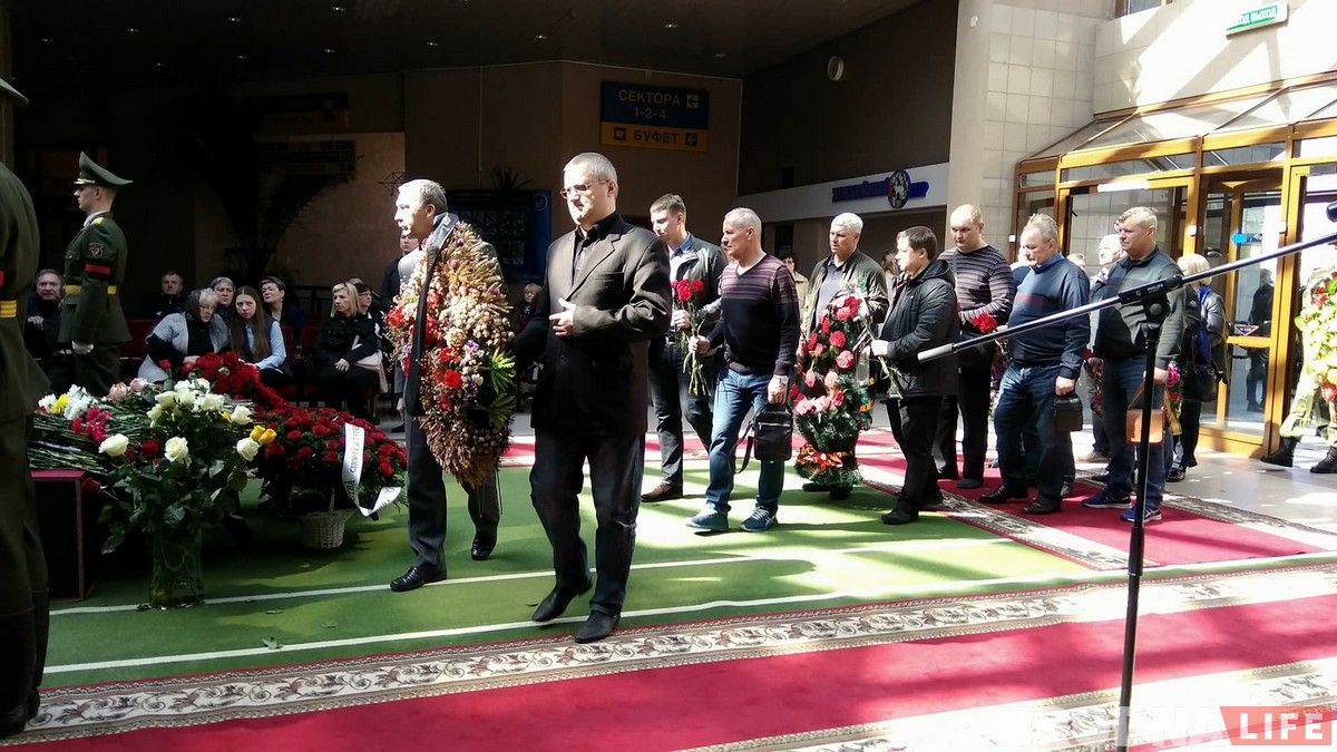 “Калі ён стаў героем, зусім не змяніўся”. Гродзенцы развіталіся з легендарным спартсменам Аляксандрам Курловічам “Калі ён стаў героем, зусім не змяніўся”. Гродзенцы развіталіся з легендарным спартсменам Аляксандрам Курловічам