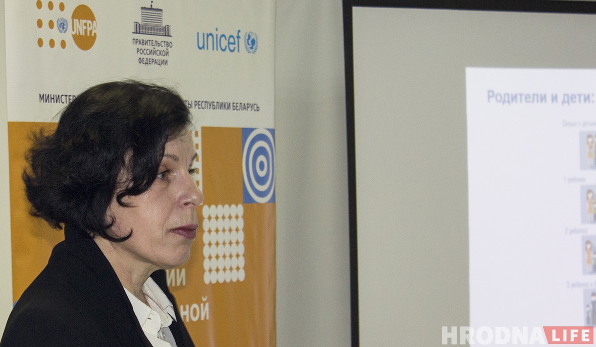 У Гродне сталым людзям падарылі планшэты, на якіх раней даследавалі беларусаў