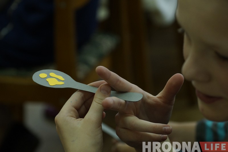 “Дзеці любяць чытаць кніжкі, проста яны гэтага не ведаюць”. Пісьменніца Надзея Ясмінска чаравала разам з гродзенскімі чытачамі